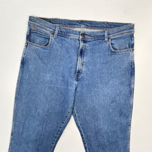 Load image into Gallery viewer, Wrangler Jeans W40 L32