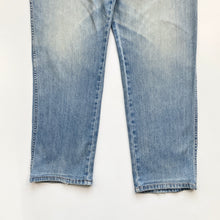 Load image into Gallery viewer, Wrangler Jeans W38 L34