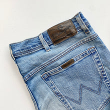 Load image into Gallery viewer, Wrangler Jeans W38 L34