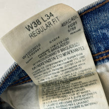 Load image into Gallery viewer, Wrangler Jeans W38 L34