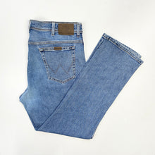 Load image into Gallery viewer, Wrangler Jeans W40 L32