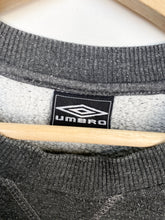 Load image into Gallery viewer, 00s Umbro Sweatshirt (L)