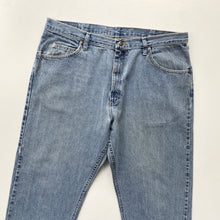 Load image into Gallery viewer, Wrangler Jeans W38 L30