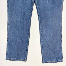 Load image into Gallery viewer, Wrangler Jeans W40 L32