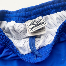 Load image into Gallery viewer, 00s Umbro Shorts (S)