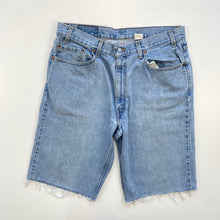 Load image into Gallery viewer, 90s Levi’s 505 Shorts W36