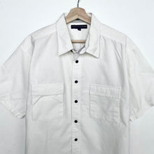 Load image into Gallery viewer, 90s Tommy Hilfiger Short Shirt (XL)