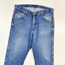 Load image into Gallery viewer, Wrangler Jeans W38 L34