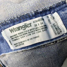 Load image into Gallery viewer, Wrangler Jeans W38 L34