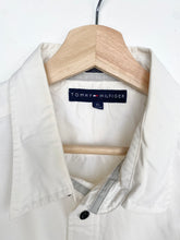 Load image into Gallery viewer, 90s Tommy Hilfiger Short Shirt (XL)