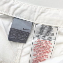 Load image into Gallery viewer, 00s Nike Shorts W26