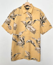 Load image into Gallery viewer, Crazy Print Shirt (M)