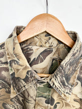 Load image into Gallery viewer, Camo shirt (XL)