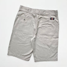 Load image into Gallery viewer, Dickies Shorts W32