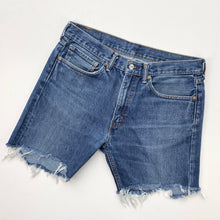 Load image into Gallery viewer, Levi’s 505 Shorts W34