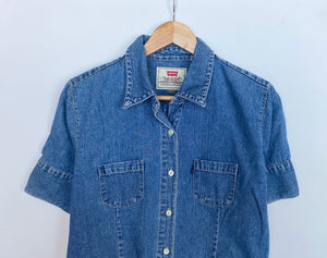 Levi’s denim shirt (L)