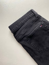 Load image into Gallery viewer, Tommy Hilfiger Jeans W31 L27