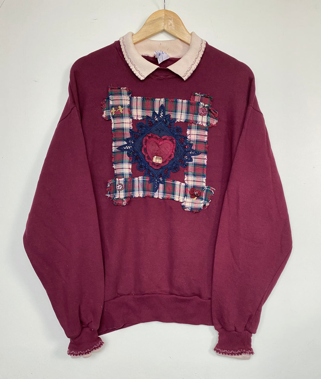 Embroidered ‘Heart’ sweatshirt (L)