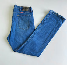 Load image into Gallery viewer, Wrangler Jeans W36 L32