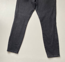 Load image into Gallery viewer, Tommy Hilfiger Jeans W31 L27