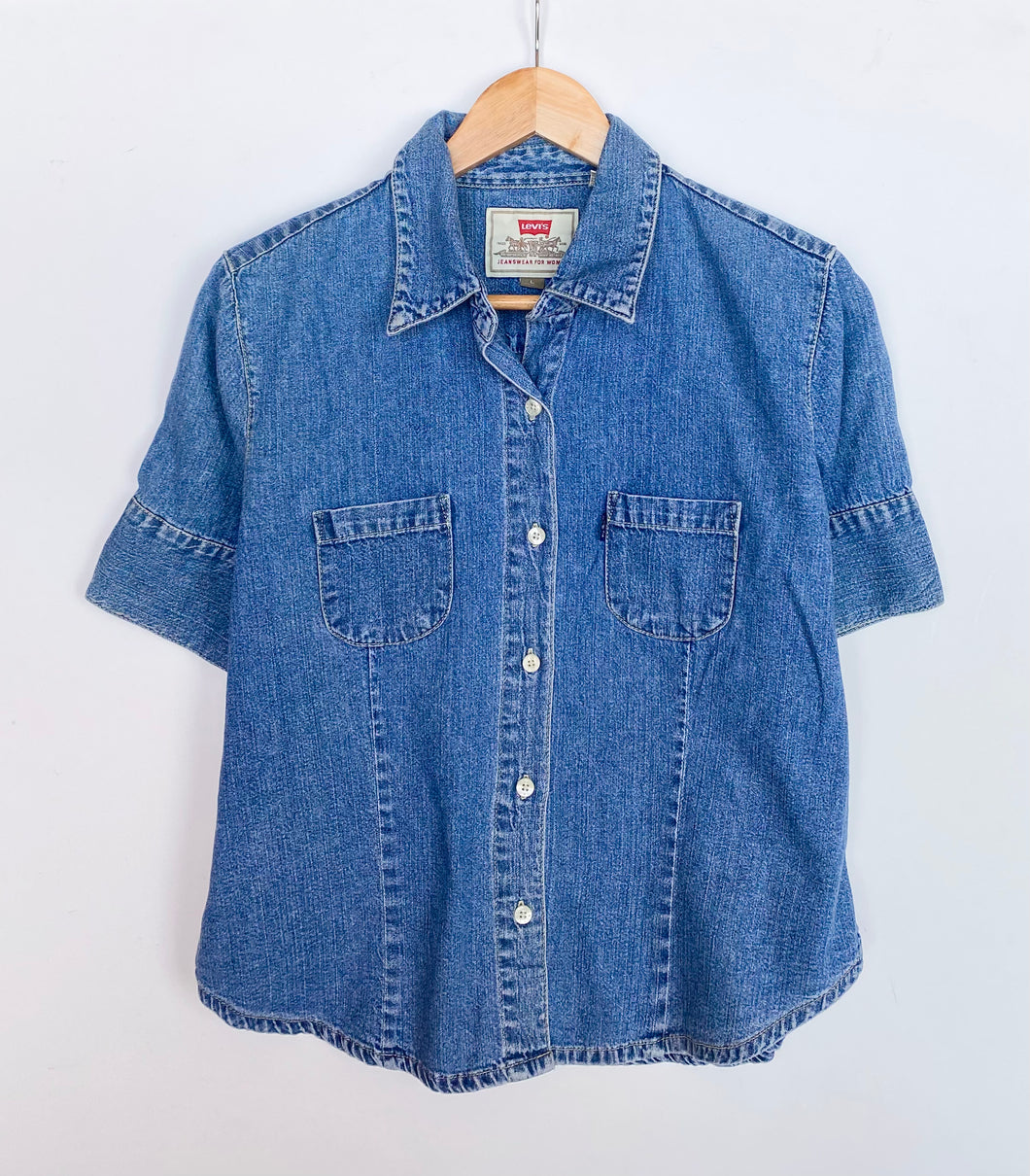 Levi’s denim shirt (L)