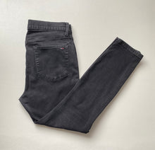 Load image into Gallery viewer, Tommy Hilfiger Jeans W31 L27